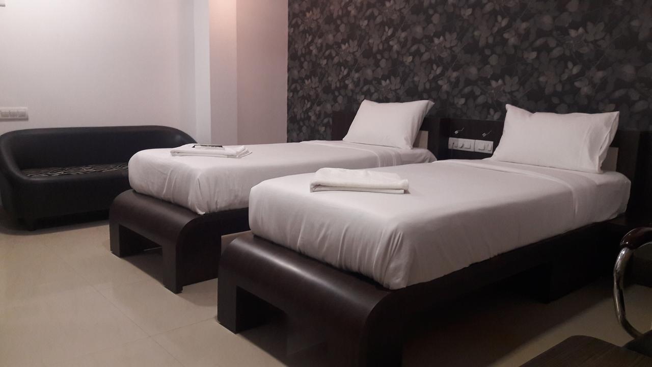 Hotel Naivedya Aurangabad  Exteriör bild