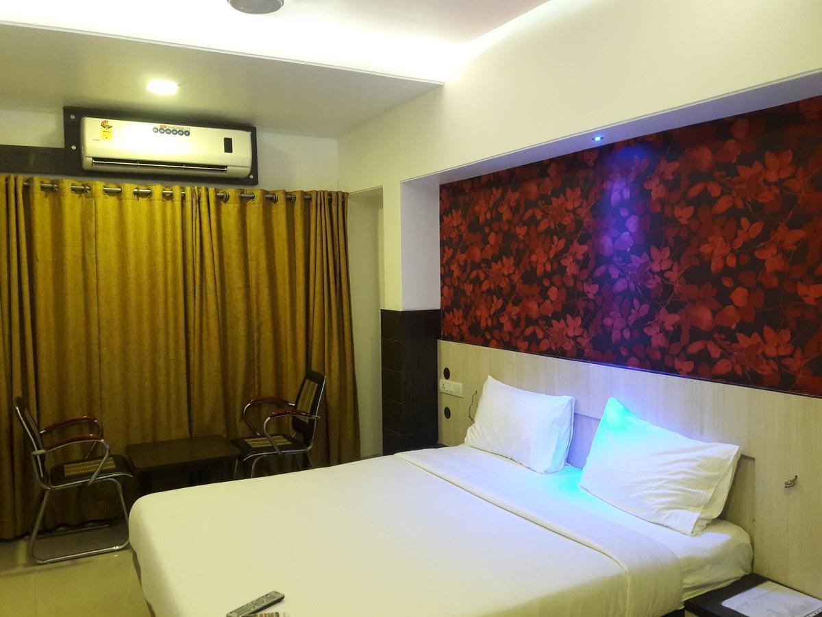 Hotel Naivedya Aurangabad  Exteriör bild