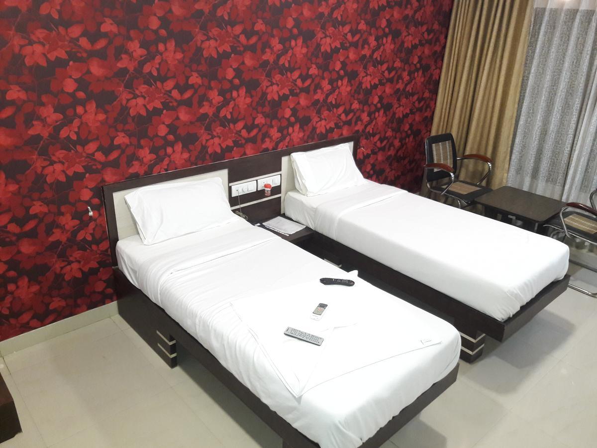 Hotel Naivedya Aurangabad  Exteriör bild