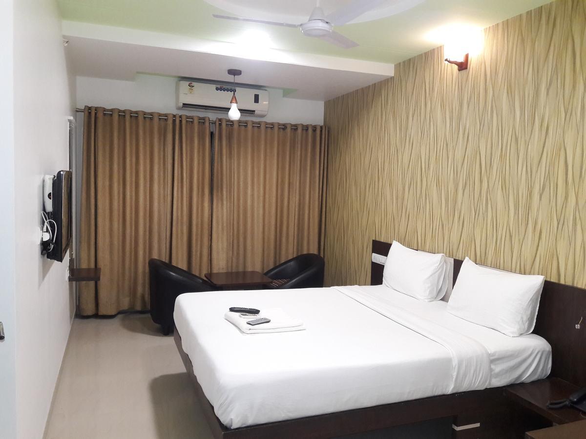Hotel Naivedya Aurangabad  Exteriör bild
