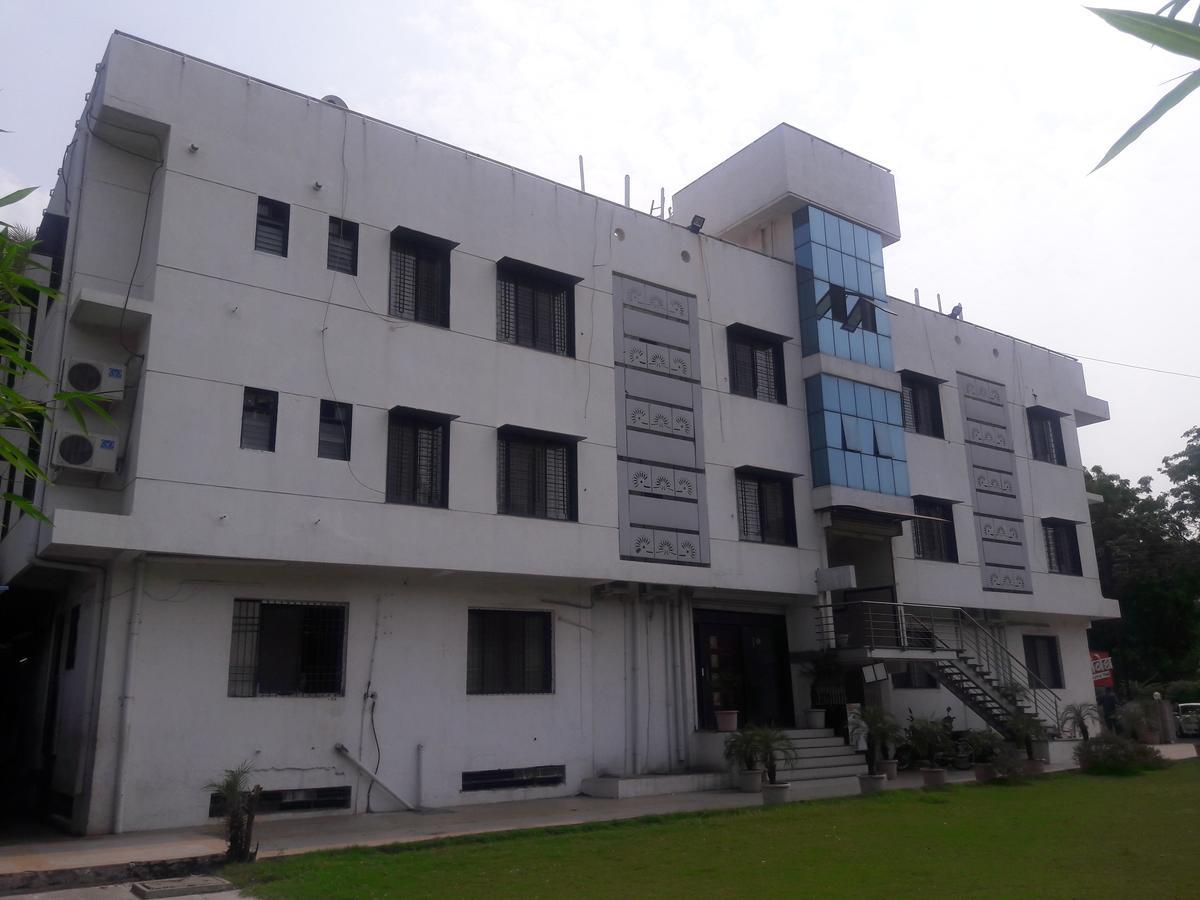 Hotel Naivedya Aurangabad  Exteriör bild